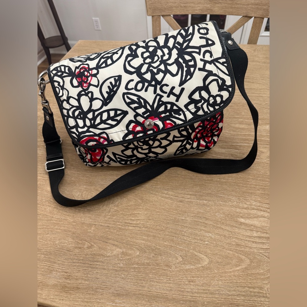 Coach Poppy Daisy Kyra Floral Graffiti Messenger Bag